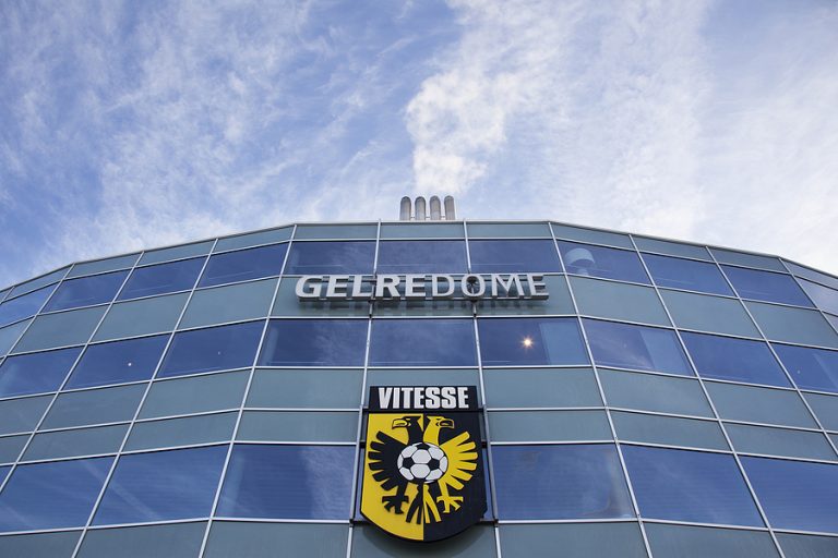 Vitesse dreigt stadion Gelredome uitgezet te worden, slepende rechtszaak dreigt